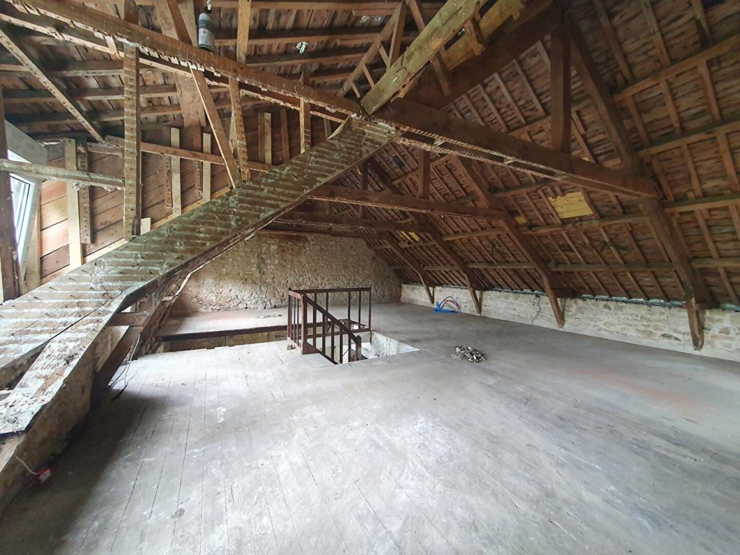 PLUMÉLIAU-BIEUZY LONGERES A RENOVER ET HANGAR 13