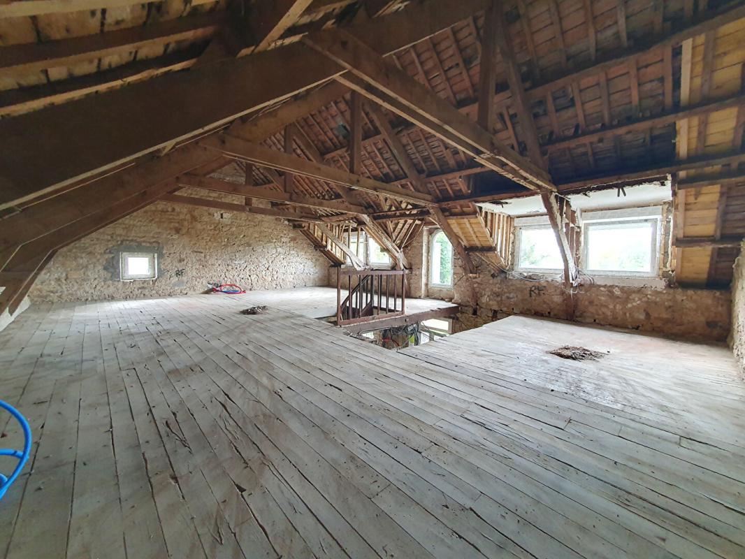 PLUMÉLIAU-BIEUZY LONGERES A RENOVER ET HANGAR 14