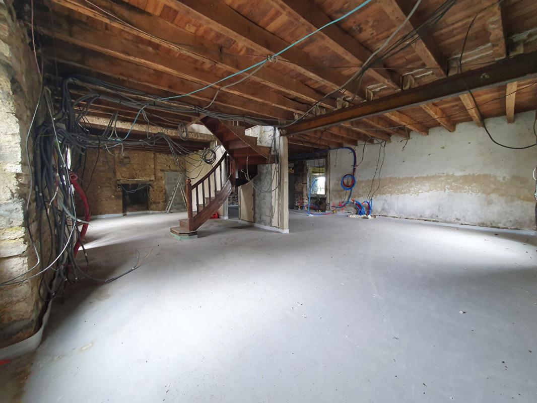 PLUMÉLIAU-BIEUZY LONGERES A RENOVER ET HANGAR 8