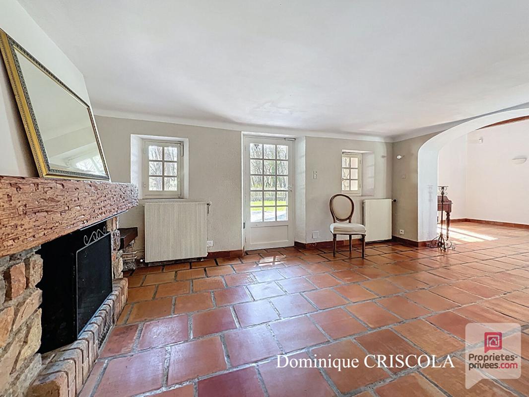 TOURVES Exclusivité : Propriété de caractère à TOURVES 6