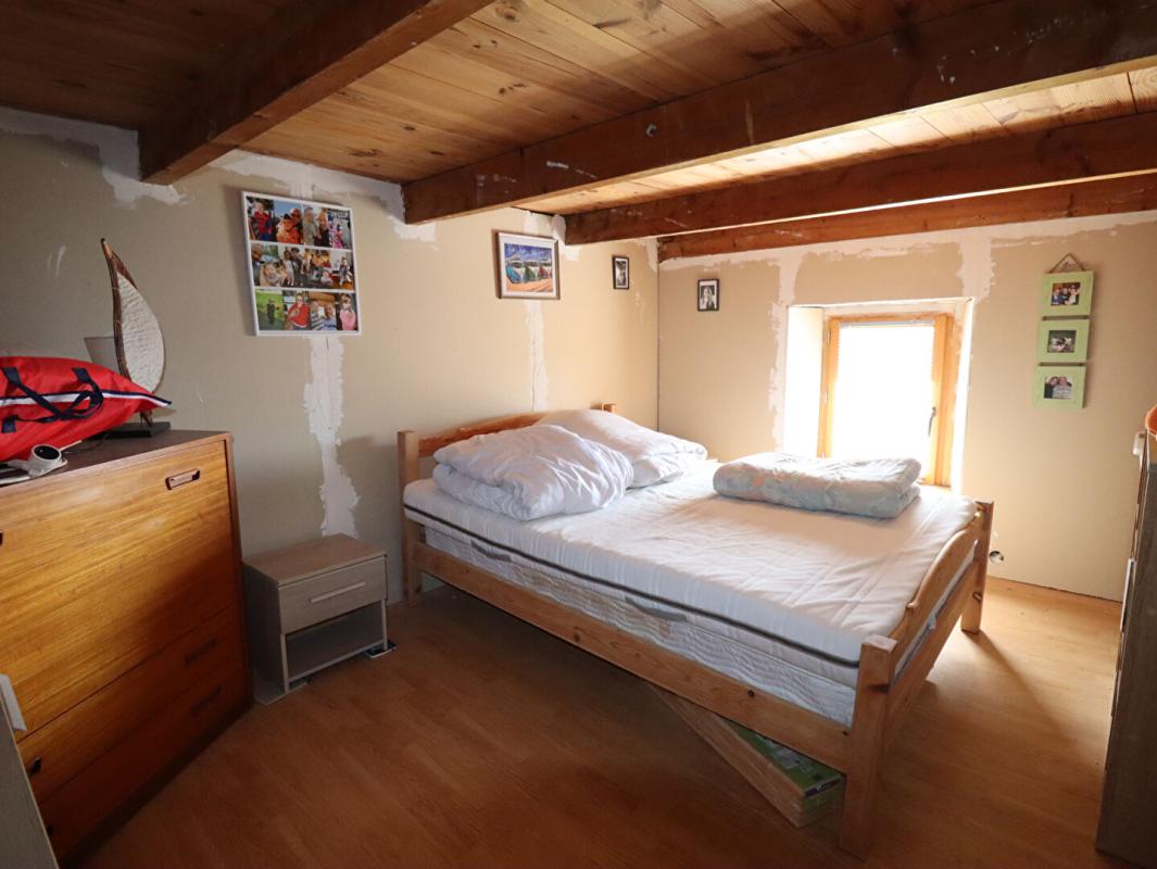 SAINT-PIERRE-LA-BOURLHONNE Maison Saint Pierre La Bourlhonne 7 pièce(s) 150 m2 environs et 1ha de terrain 12