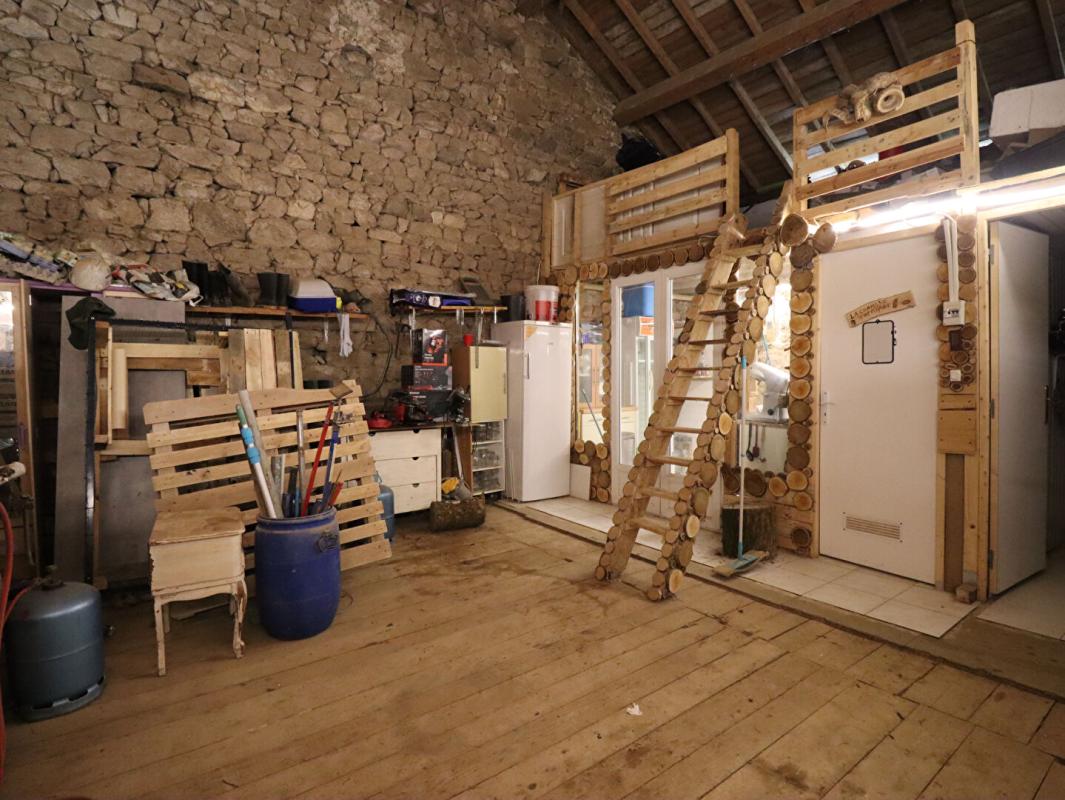 SAINT-PIERRE-LA-BOURLHONNE Maison Saint Pierre La Bourlhonne 7 pièce(s) 150 m2 environs et 1ha de terrain 16