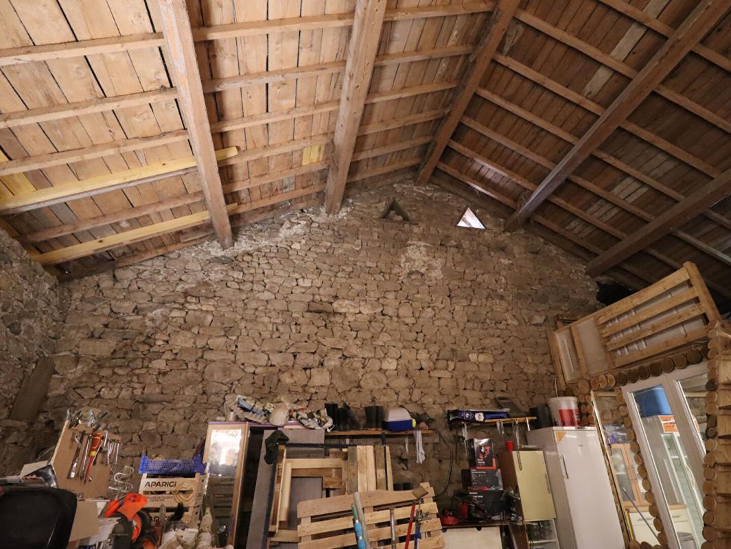 SAINT-PIERRE-LA-BOURLHONNE Maison Saint Pierre La Bourlhonne 7 pièce(s) 150 m2 environs et 1ha de terrain 17