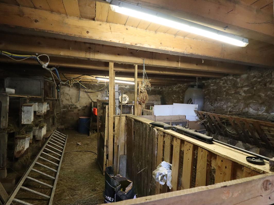 SAINT-PIERRE-LA-BOURLHONNE Maison Saint Pierre La Bourlhonne 7 pièce(s) 150 m2 environs et 1ha de terrain 18