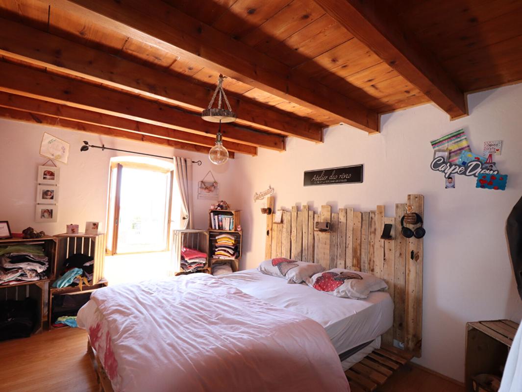 SAINT-PIERRE-LA-BOURLHONNE Maison Saint Pierre La Bourlhonne 7 pièce(s) 150 m2 environs et 1ha de terrain 9