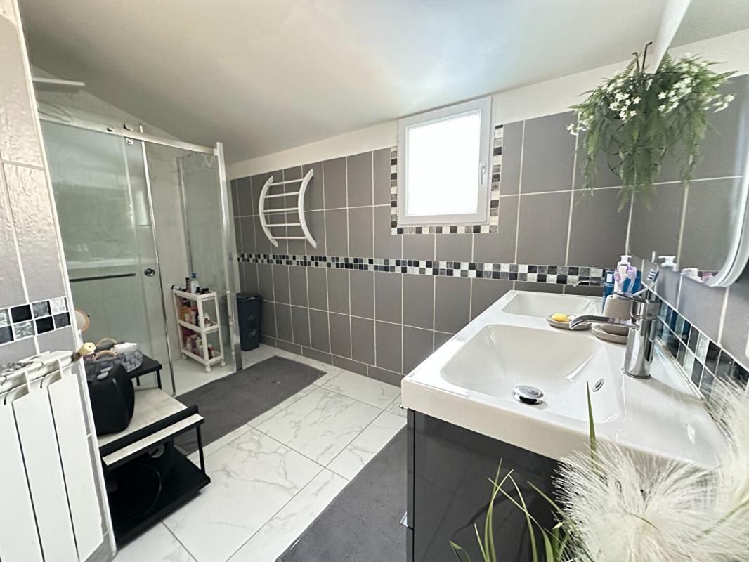 MIRAMAS Maison individuelle de plain-pied 120 m² Piscine Quartier recherché Miramas 4