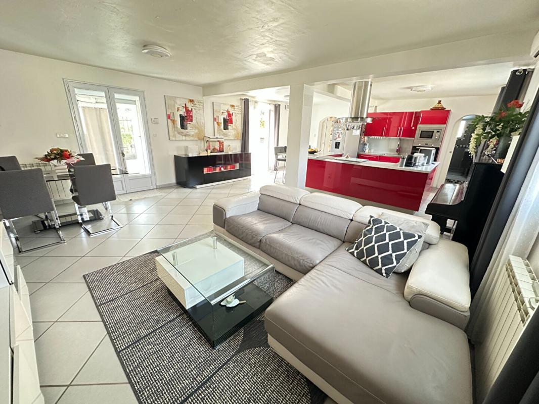 MIRAMAS Maison individuelle de plain-pied  120 m²  Piscine Quartier recherché  Miramas 1