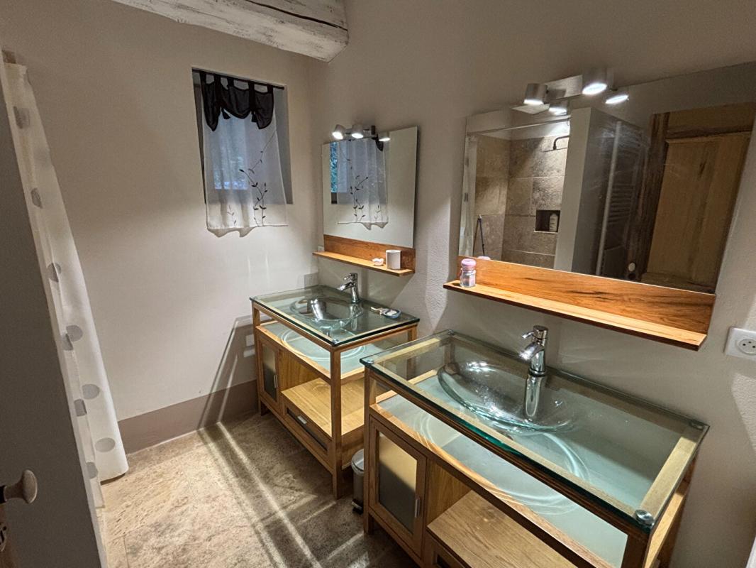 UZES Propriété d'exception : vue rivière et charme de la pierre 11