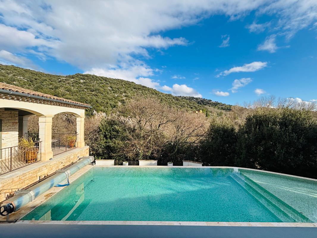 UZES Propriété d'exception : vue rivière et charme de la pierre 3