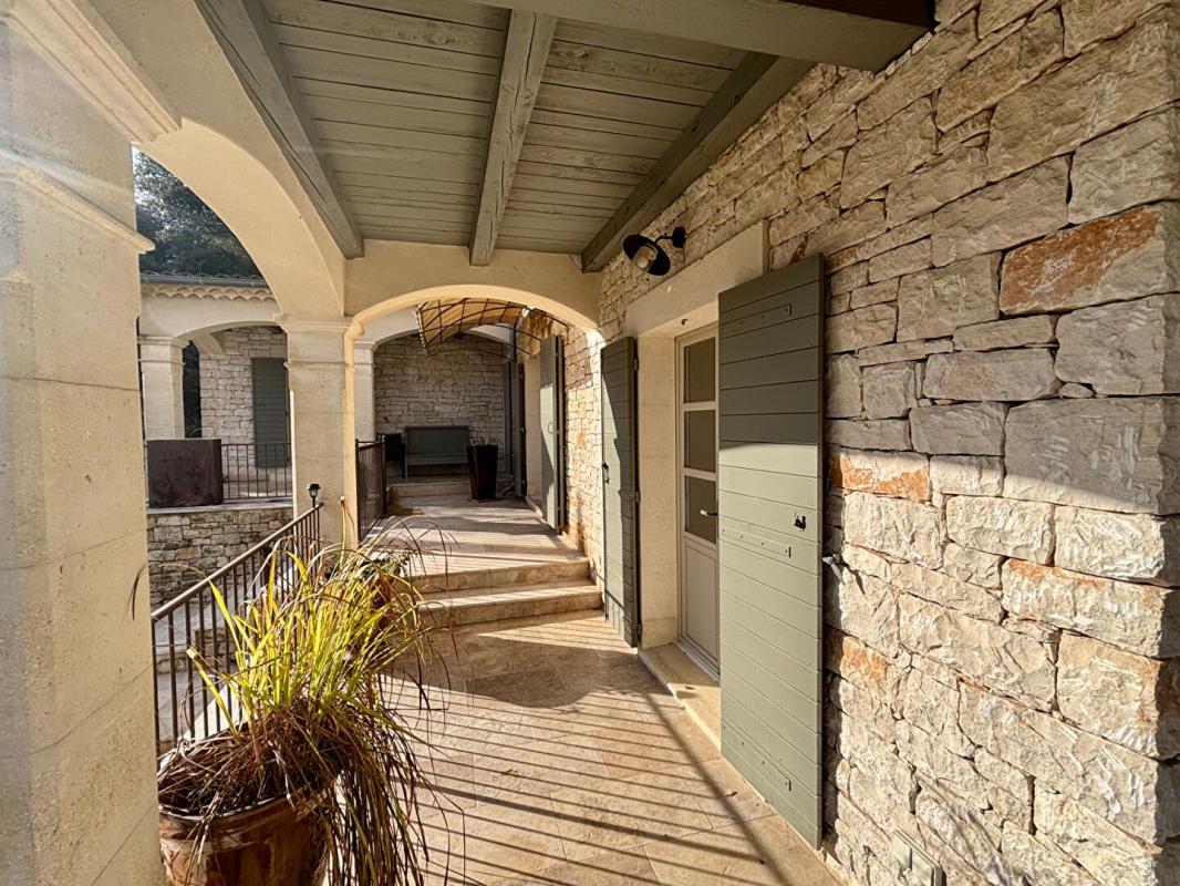 UZES Propriété d'exception : vue rivière et charme de la pierre 4