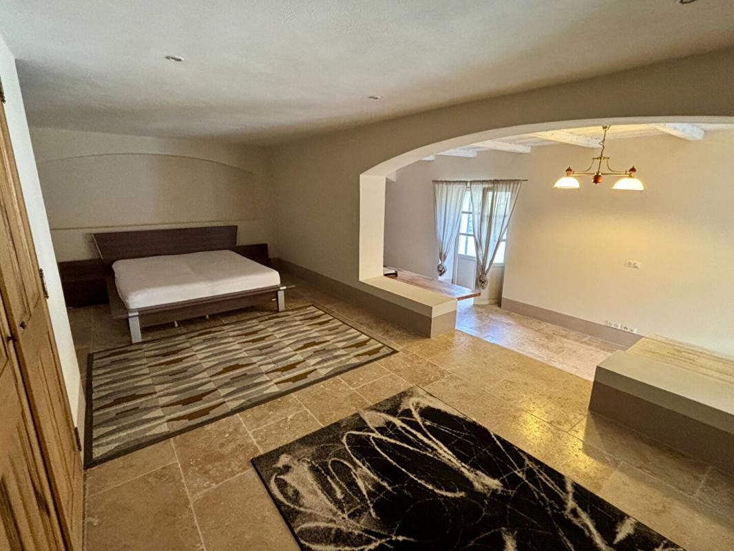 UZES Propriété d'exception : vue rivière et charme de la pierre 9