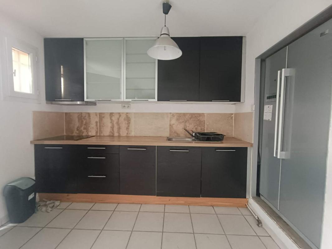 EYGUIERES Maison Eyguieres + Cour + Garage 6