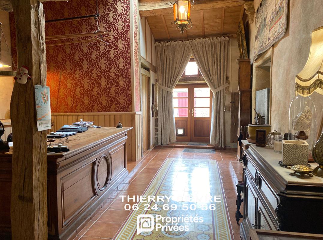 SAINT-LOUP-LAMAIRE Saint Loup Lamairé 79600 - Ancien logis seigneurial rénové de 8 pièces + maison annexe sur terrain clos de 1116 m2 3