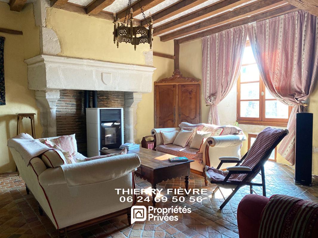 SAINT-LOUP-LAMAIRE Saint Loup Lamairé 79600 - Ancien logis seigneurial rénové de 8 pièces + maison annexe sur terrain clos de 1116 m2 7