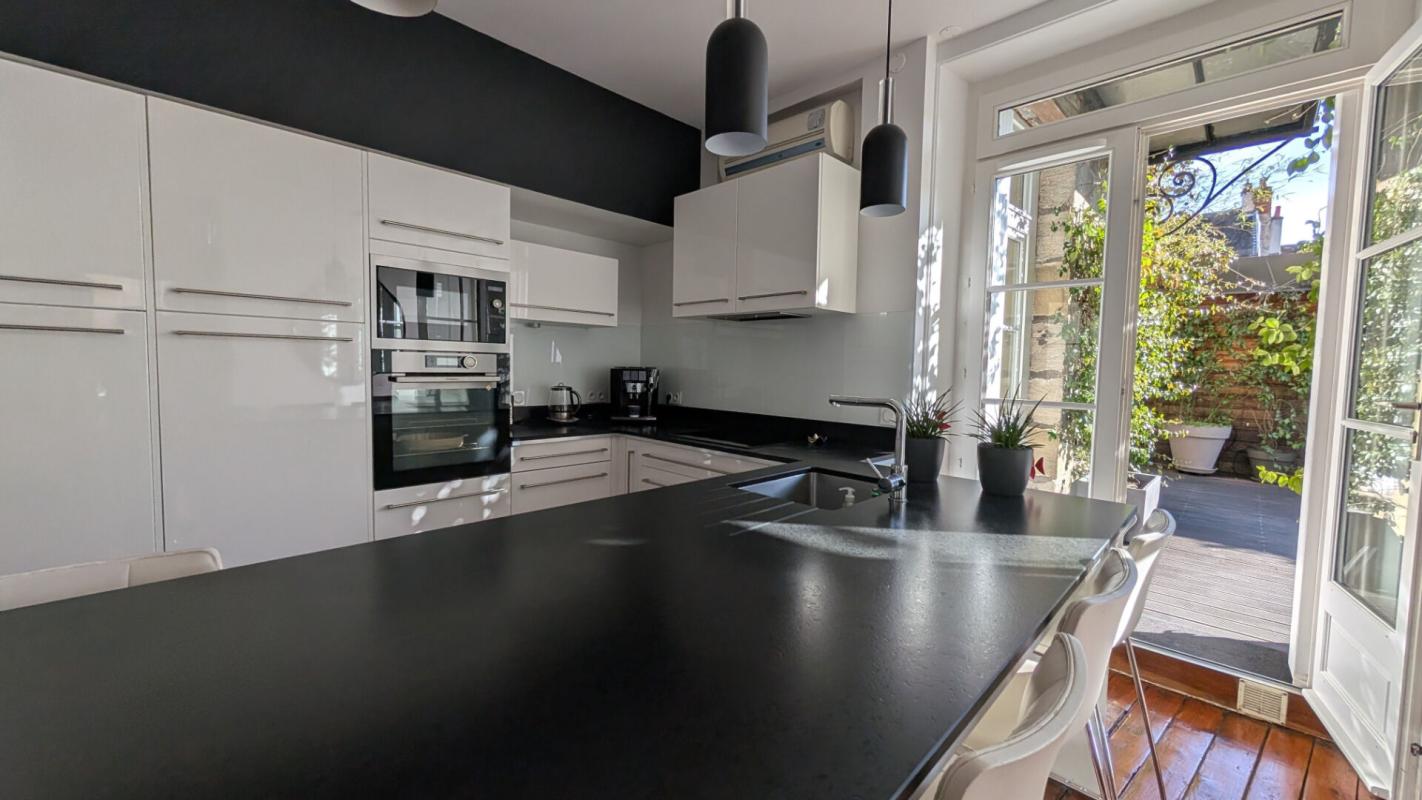 BRIVE-LA-GAILLARDE BRIVE Centre : Apt T5 de 110m² + Apt T2 de 40m² avec Terrasse 50 m² et Balcon 1