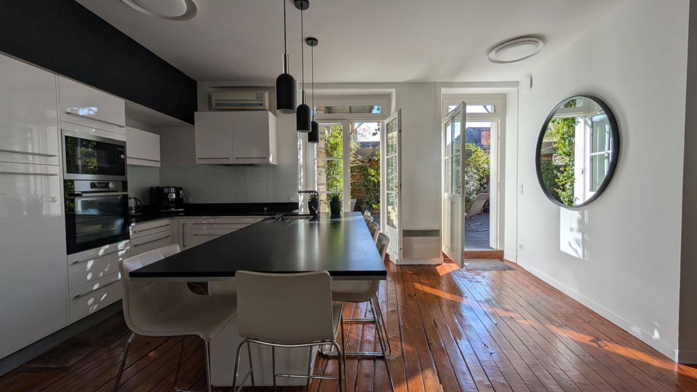 BRIVE-LA-GAILLARDE BRIVE Centre : Apt T5 de 110m² + Apt T2 de 40m² avec Terrasse 50 m² et Balcon 5