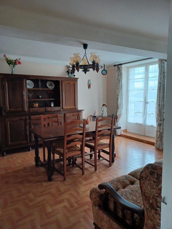 L'ABSIE Ancienne ferme entourée de granges en pierres 5