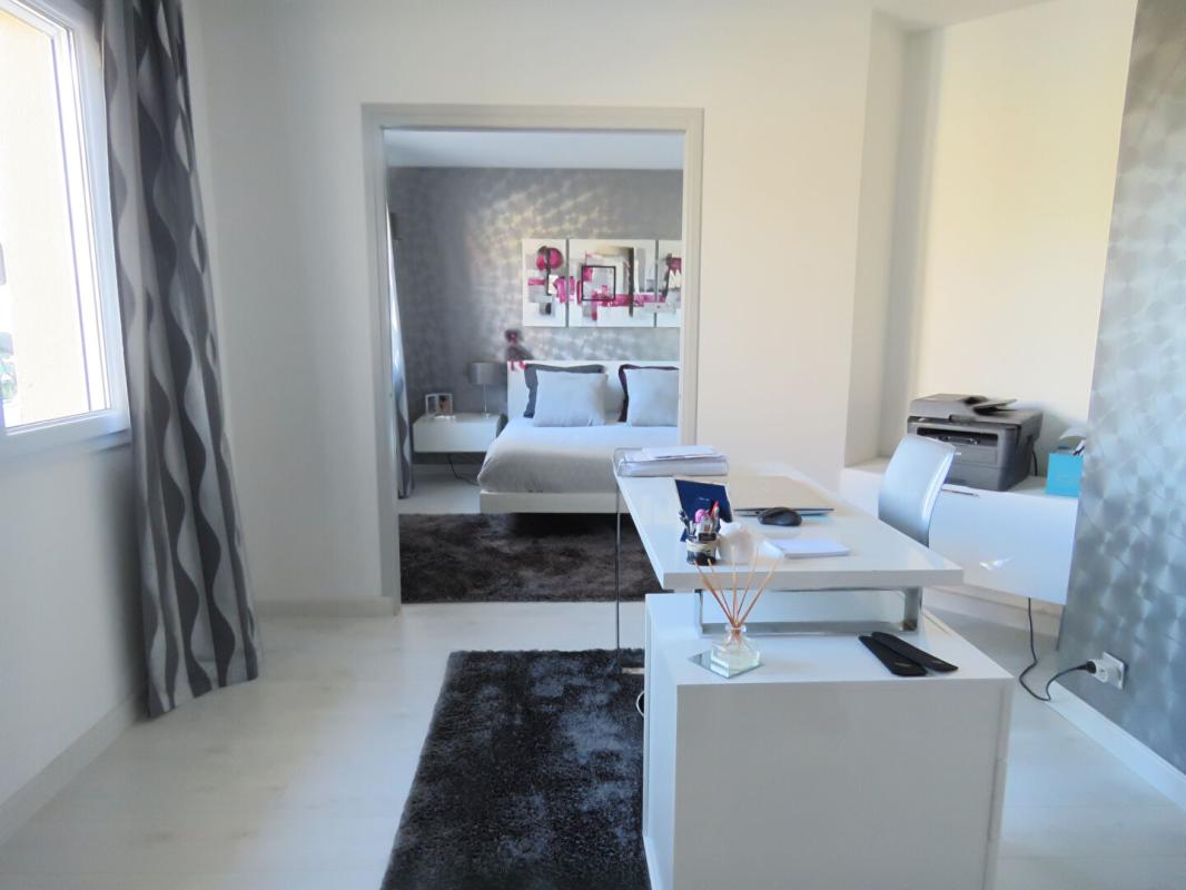 CAMARSAC Belle maison familiale récente avec piscine sur grand jardin avec vue forêt à Camarsac 13