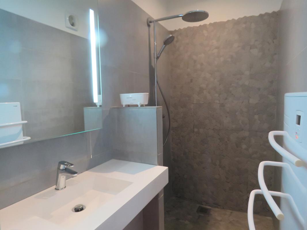 CAMARSAC Belle maison familiale récente avec piscine sur grand jardin avec vue forêt à Camarsac 15