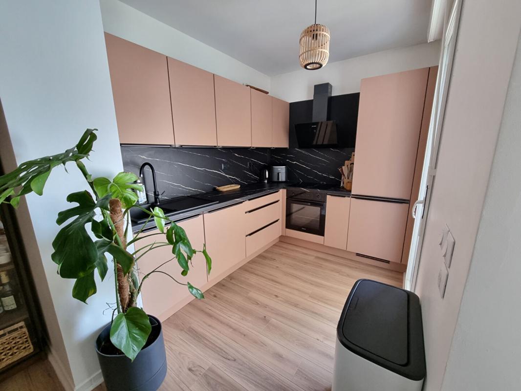 GRIGNY Appartement Grigny Sur Rhone 2 pièces, balcon 5