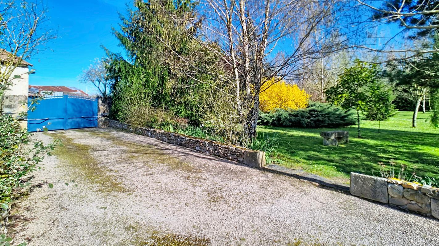 SAINT-MAURICE-LA-CLOUERE Saint Maurice La Clouère - Propriété de charme en pierre - 219 m² - 6 chambres - 1,38 hectare 15