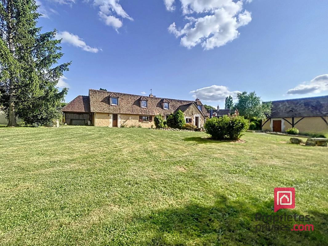 SAINT-COSME-EN-VAIRAIS St-Cosme-en-Verrais, belle longère rénovée de 160 m2 sur parc arboré 12