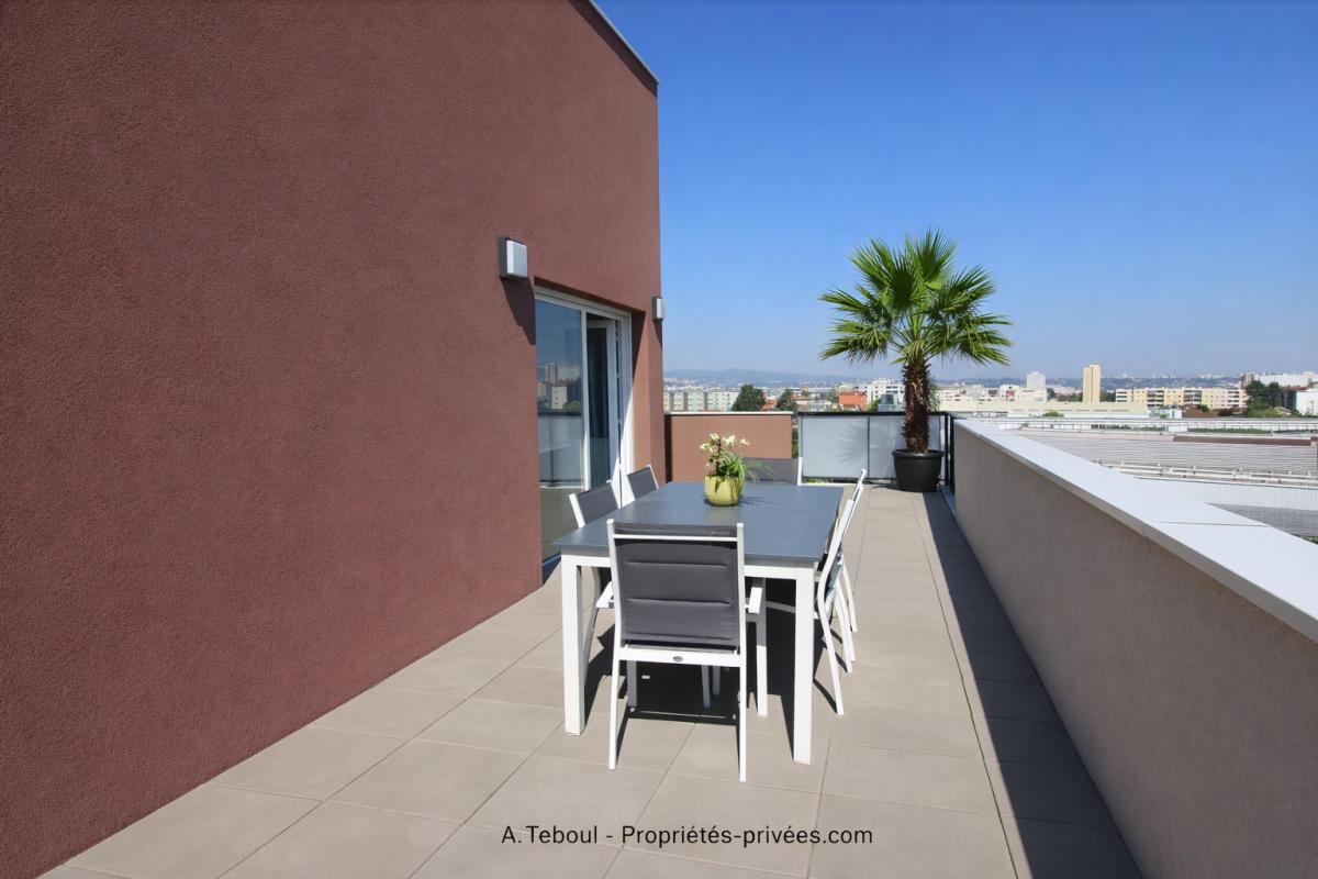 VILLEURBANNE DERNIER ÉTAGE - T4 DE 91M² AVEC TERRASSE PLEIN CIEL DE 40m² - VILLEURBANNE (Limite Bron) 7