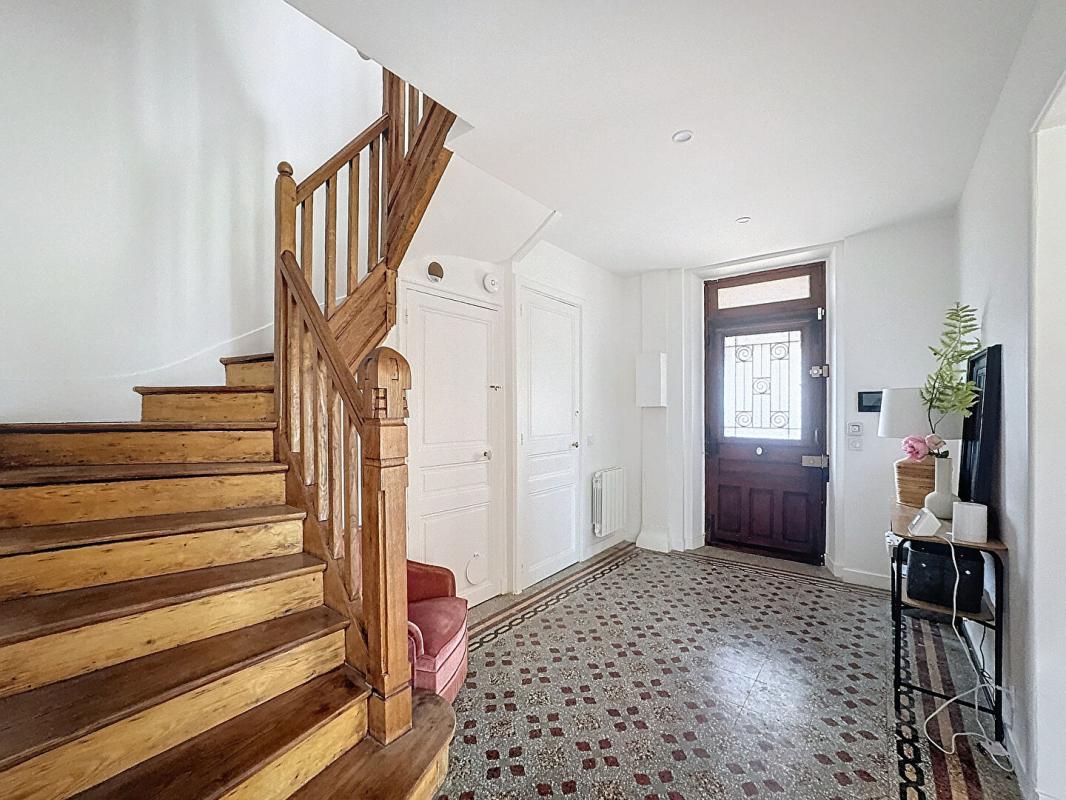 BOUSSY-SAINT-ANTOINE Maison d'architecte pleine de charme (1928) Aucun travaux, jardin et sous-sol 10