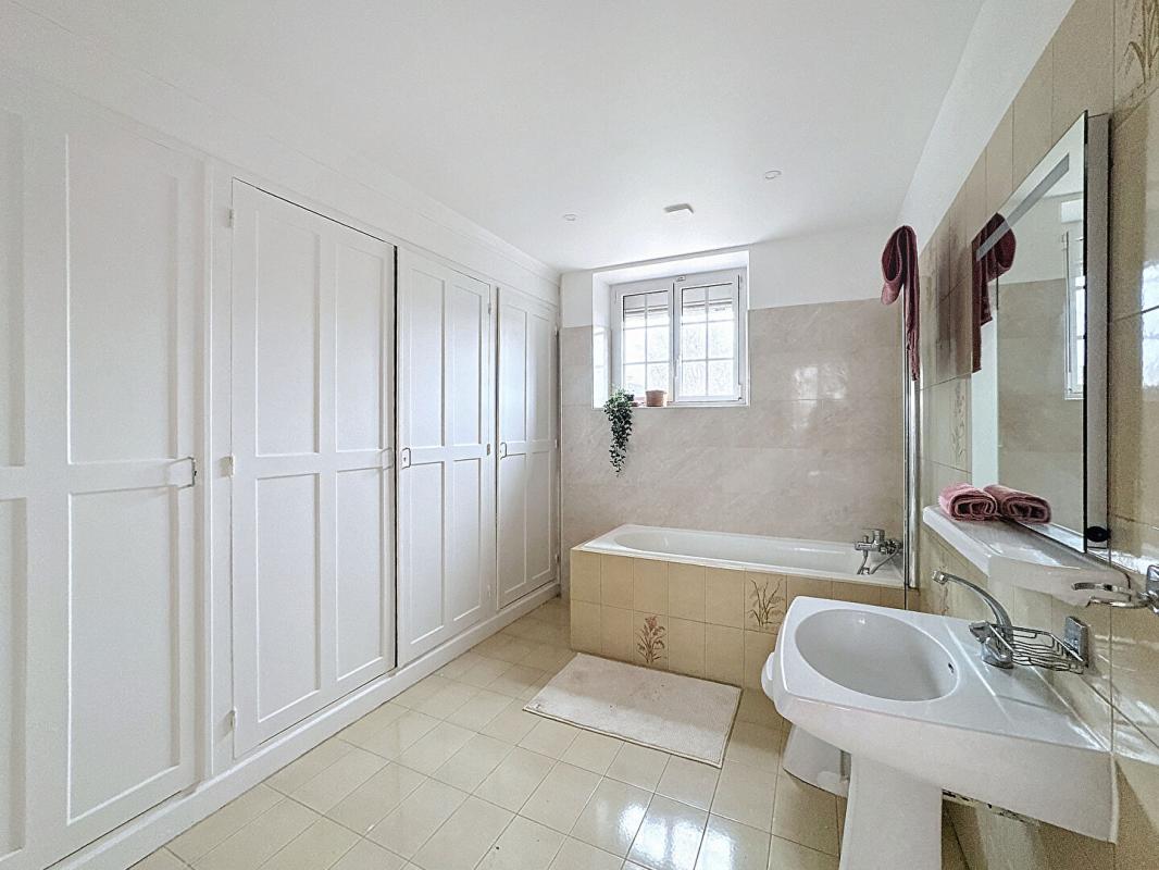 BOUSSY-SAINT-ANTOINE Maison d'architecte pleine de charme (1928) Aucun travaux, jardin et sous-sol 13