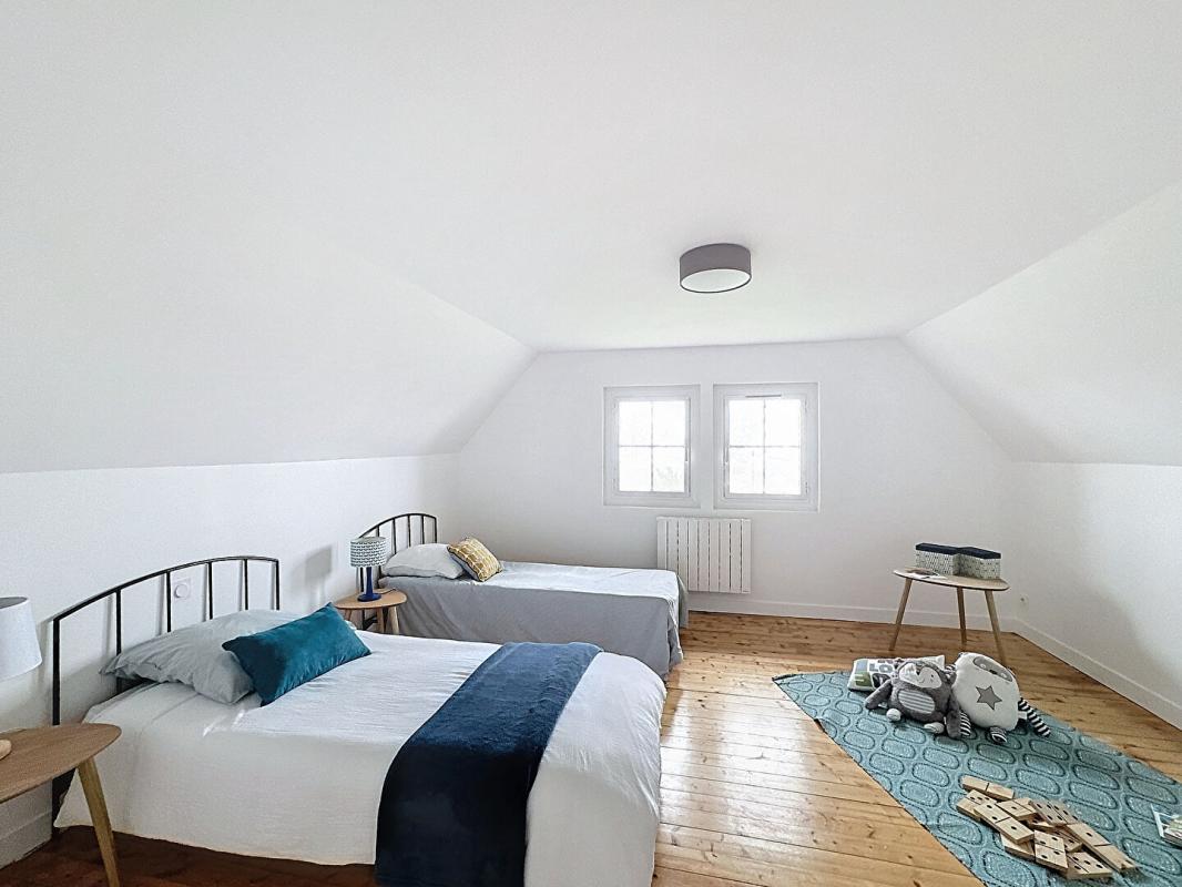 BOUSSY-SAINT-ANTOINE Maison d'architecte pleine de charme (1928) Aucun travaux, jardin et sous-sol 15