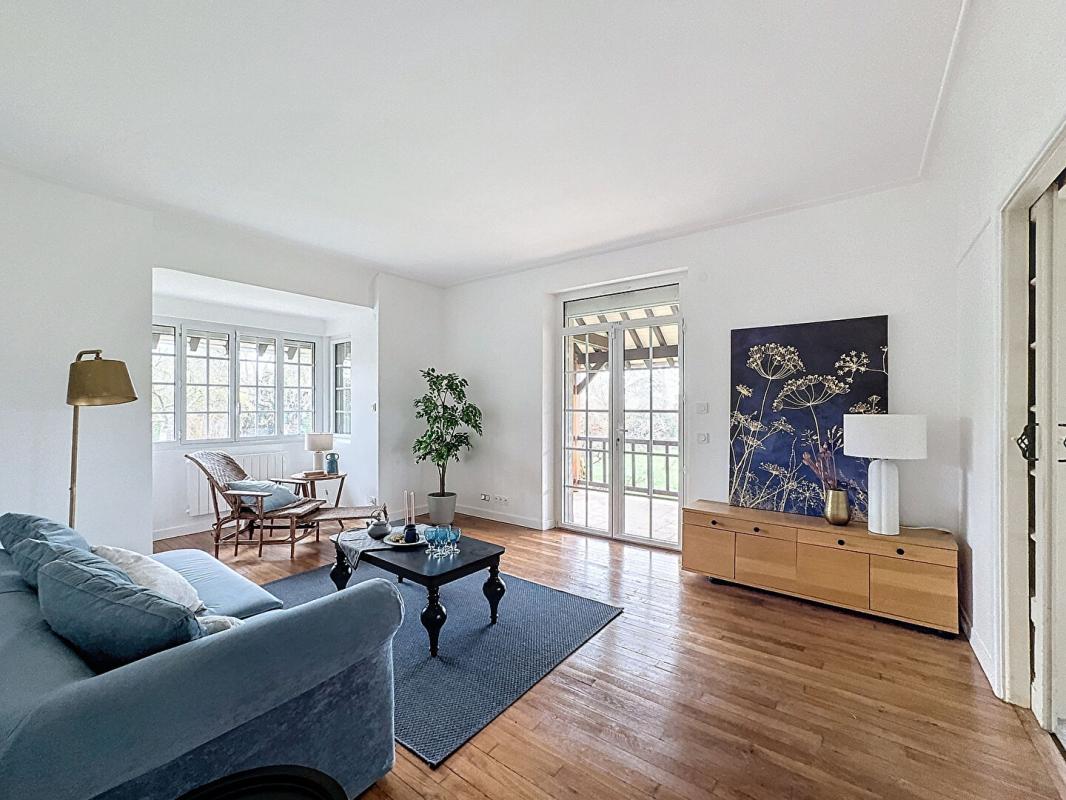 BOUSSY-SAINT-ANTOINE Maison d'architecte pleine de charme (1928) Aucun travaux, jardin et sous-sol 3