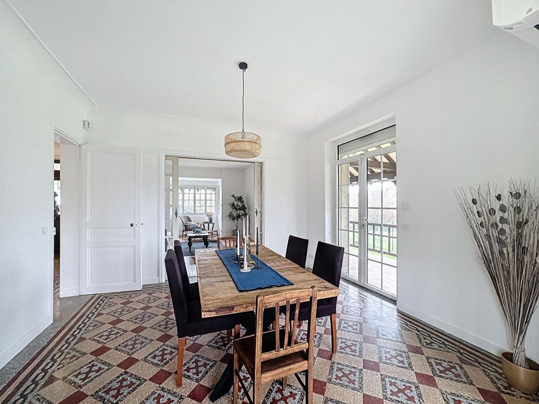 BOUSSY-SAINT-ANTOINE Maison d'architecte pleine de charme (1928) Aucun travaux, jardin et sous-sol 6