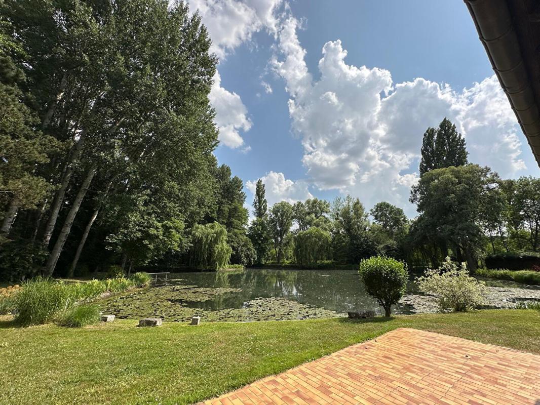 MONTARGIS A 1h30 de PARIS - Charmante MAISON avec ETANG de 5000 m2, édifiée sur plus de 2 Hectares et bordé par une rivière 13