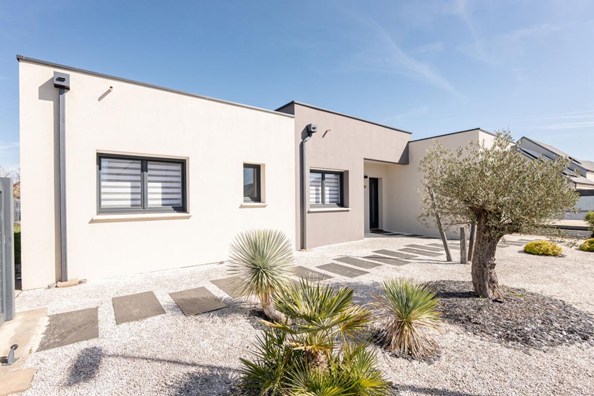 SAINT-GERVAIS-LA-FORET LIEUX UNIQUES ® x PROPRIÉTÉS PRIVÉES PROPOSE MAISON CONTEMPORAINE 112 M² - SAINT-GERVAIS-LA-FORÊT 1