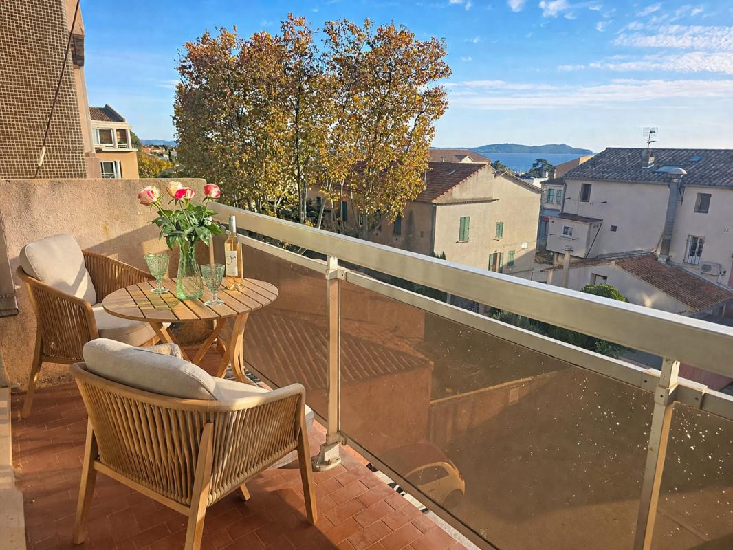 CARQUEIRANNE Carqueiranne coeur de ville  - Studio 34 m², balcon 6m² vue Almanarre, au calme 1