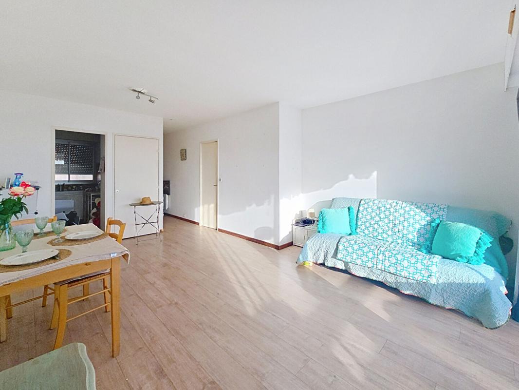 CARQUEIRANNE Carqueiranne coeur de ville  - Studio 34 m², balcon 6m² vue Almanarre, au calme 3