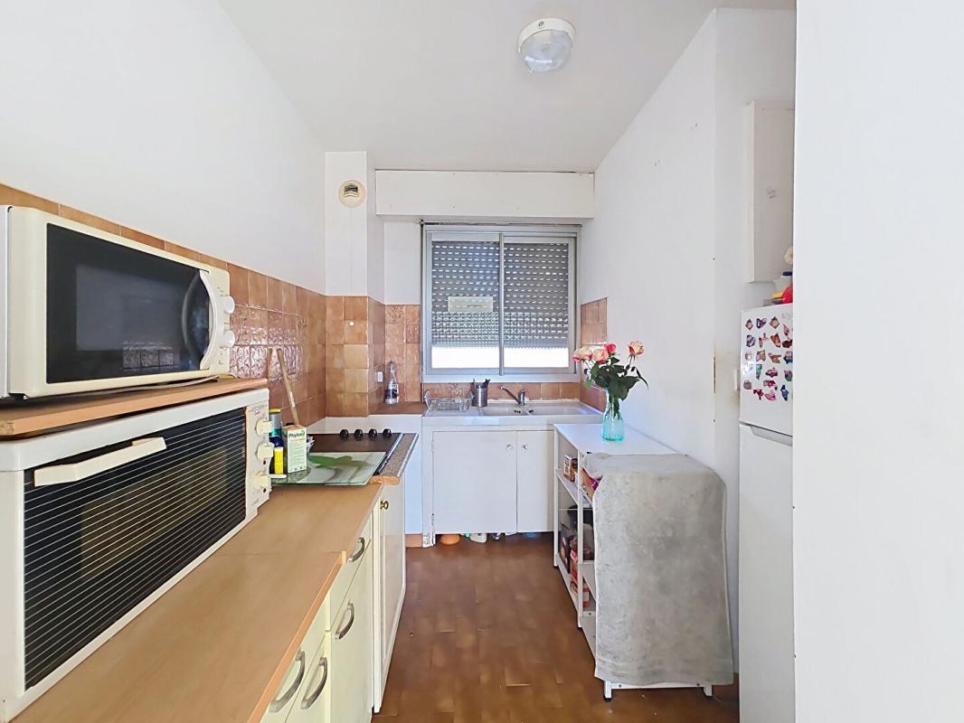 CARQUEIRANNE Carqueiranne coeur de ville  - Studio 34 m², balcon 6m² vue Almanarre, au calme 4