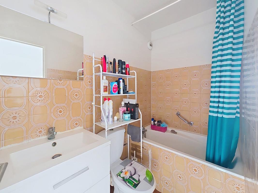 CARQUEIRANNE Carqueiranne coeur de ville  - Studio 34 m², balcon 6m² vue Almanarre, au calme 6