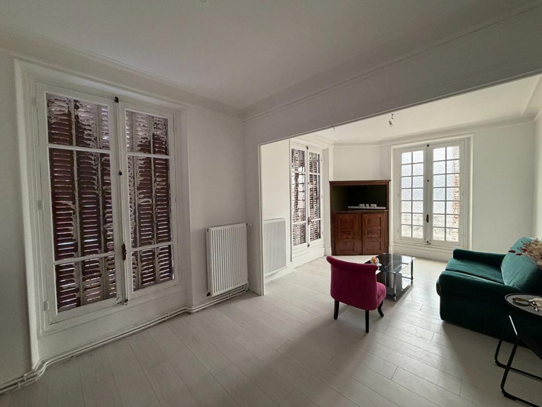 NEVERS Ensemble immobilier proche du centre ville et de l'isat 10