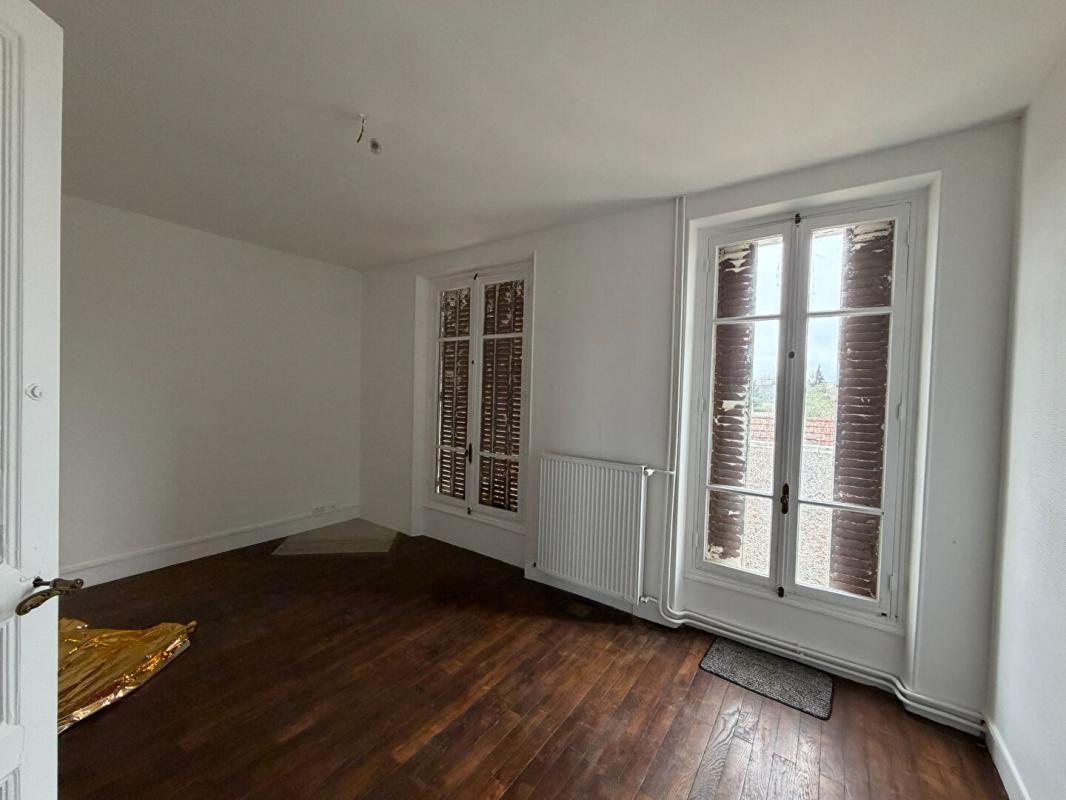 NEVERS Ensemble immobilier proche du centre ville et de l'isat 12