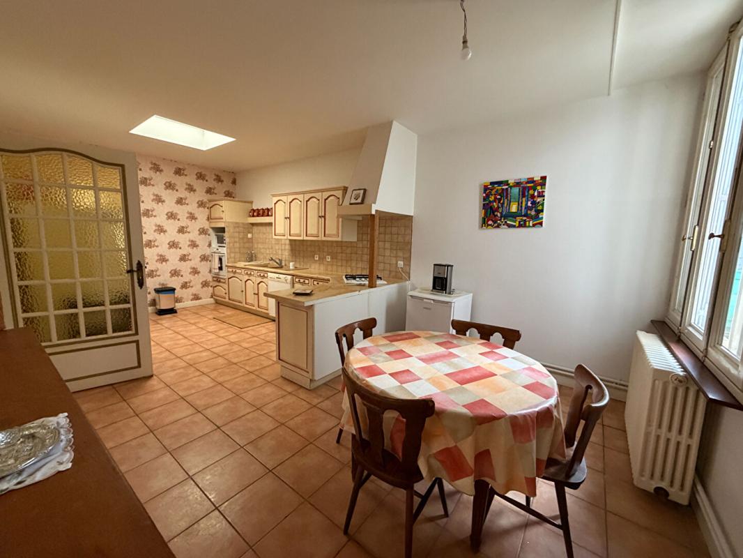 NEVERS Ensemble immobilier proche du centre ville et de l'isat 6