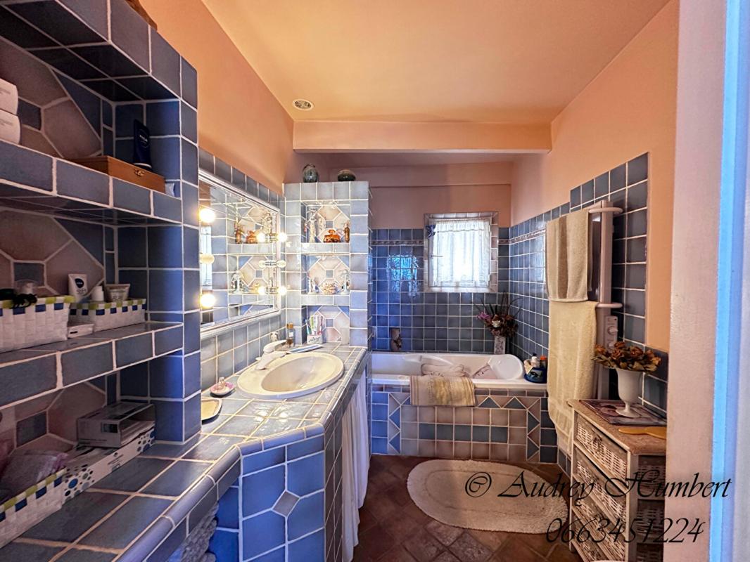 SAINT-MAIME EXCLU, proche FORCALQUIER, Belle MAISON DE VILLAGE de 126 m²  avec terrasses, jardin et cour 18