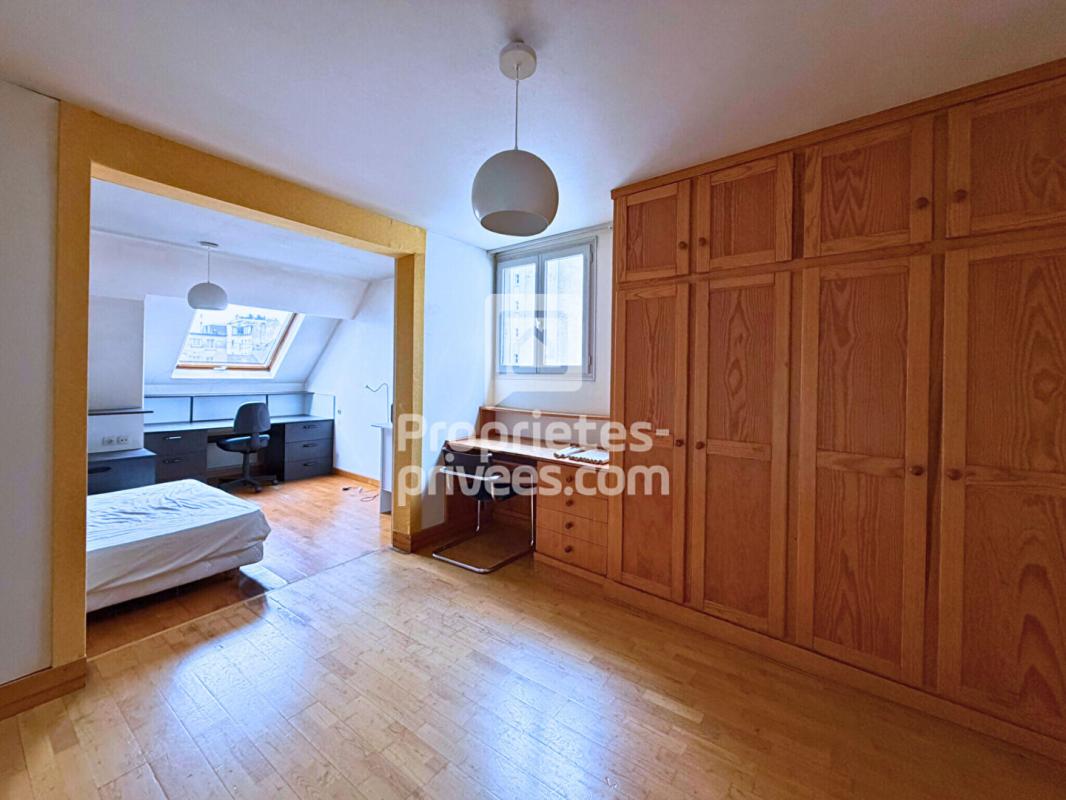 TOURS EXCLUSIVITÉ A VENDRE : immeuble (local commercial + appartement) 147 m2 Tours centre 11