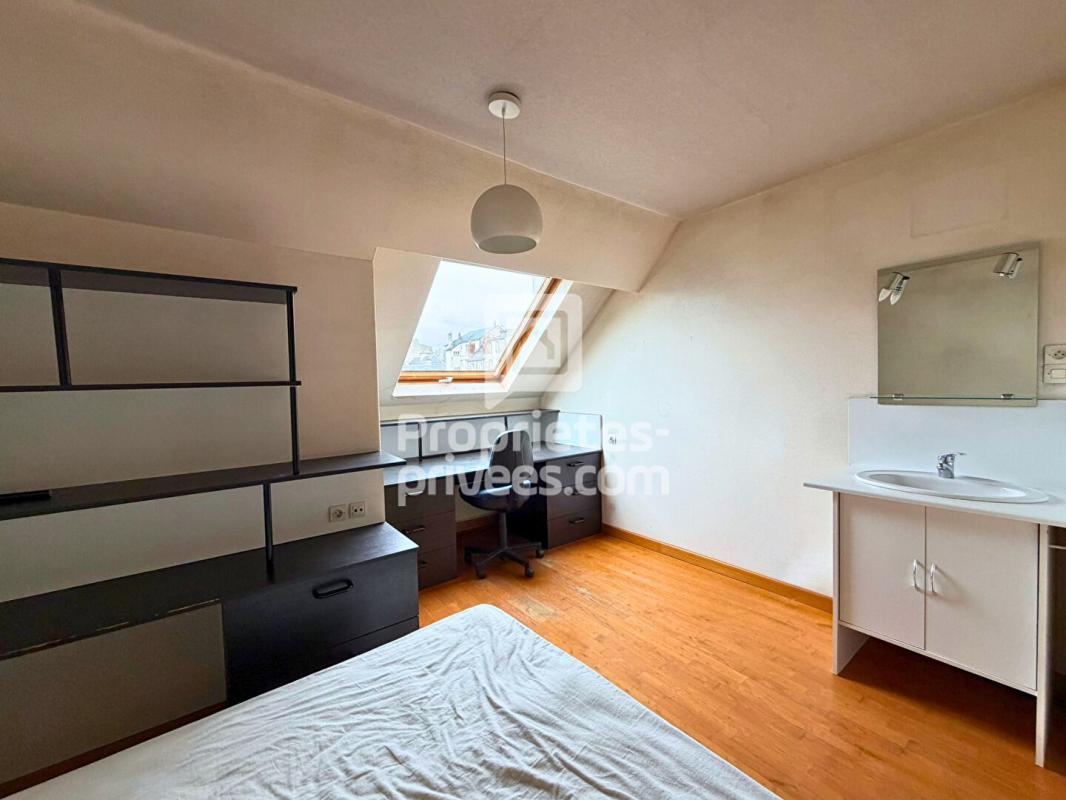 TOURS EXCLUSIVITÉ A VENDRE : immeuble (local commercial + appartement) 147 m2 Tours centre 12