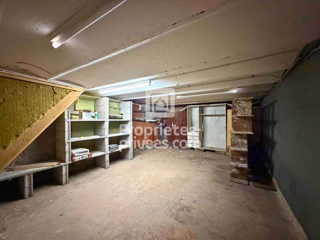 TOURS EXCLUSIVITÉ A VENDRE : immeuble (local commercial + appartement) 147 m2 Tours centre 14