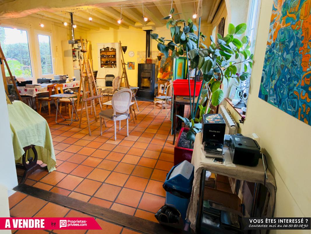 BERNAY Propriété de 230 m² sur environ 2,5 hectares avec piscine, prairies et cadre paisible 11