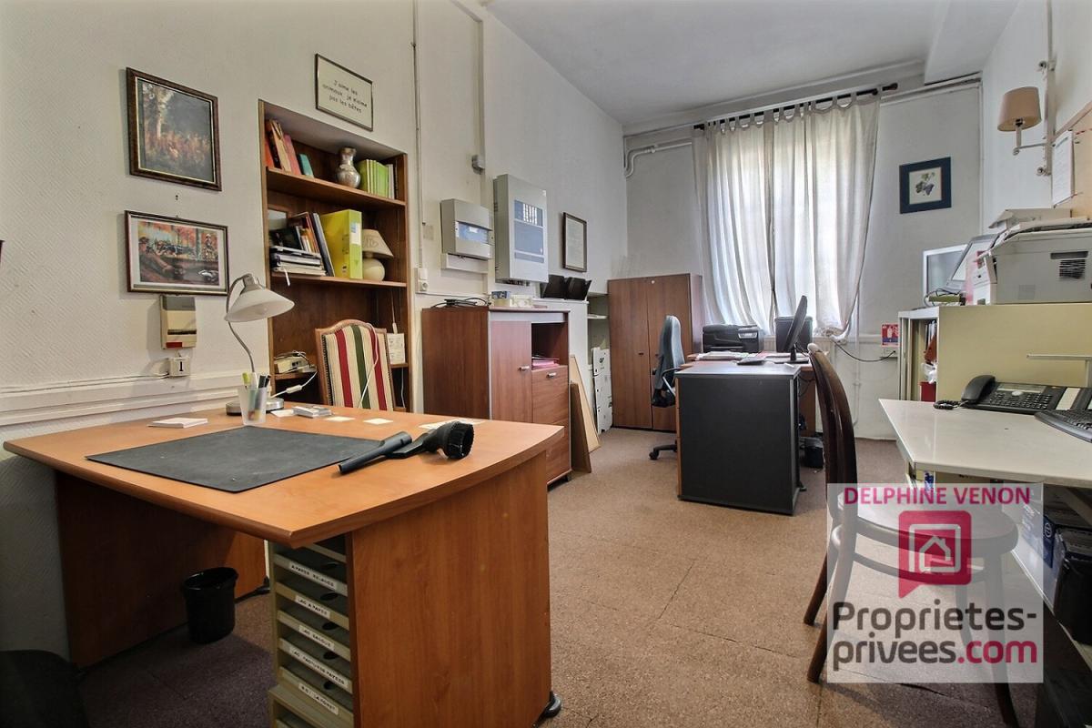 COMBREUX Exclusivité - Auberge / restaurant avec beaucoup de cachet à réhabiliter dans le centre bourg de Combreux 10