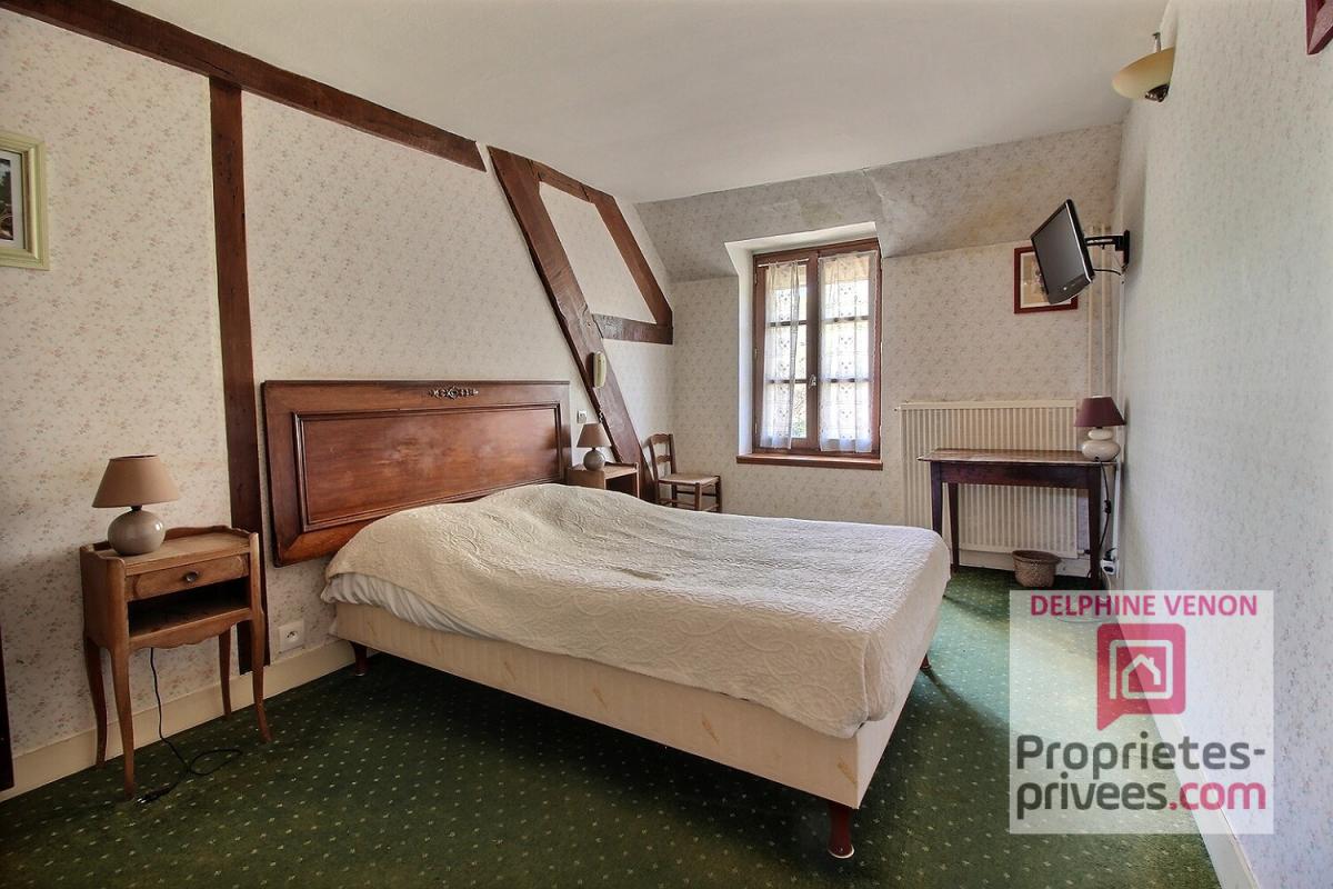 COMBREUX Exclusivité - Auberge / restaurant avec beaucoup de cachet à réhabiliter dans le centre bourg de Combreux 15