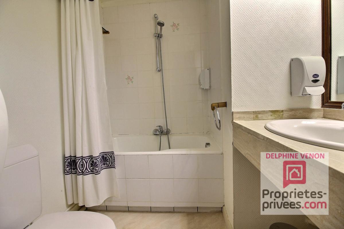 COMBREUX Exclusivité - Auberge / restaurant avec beaucoup de cachet à réhabiliter dans le centre bourg de Combreux 16