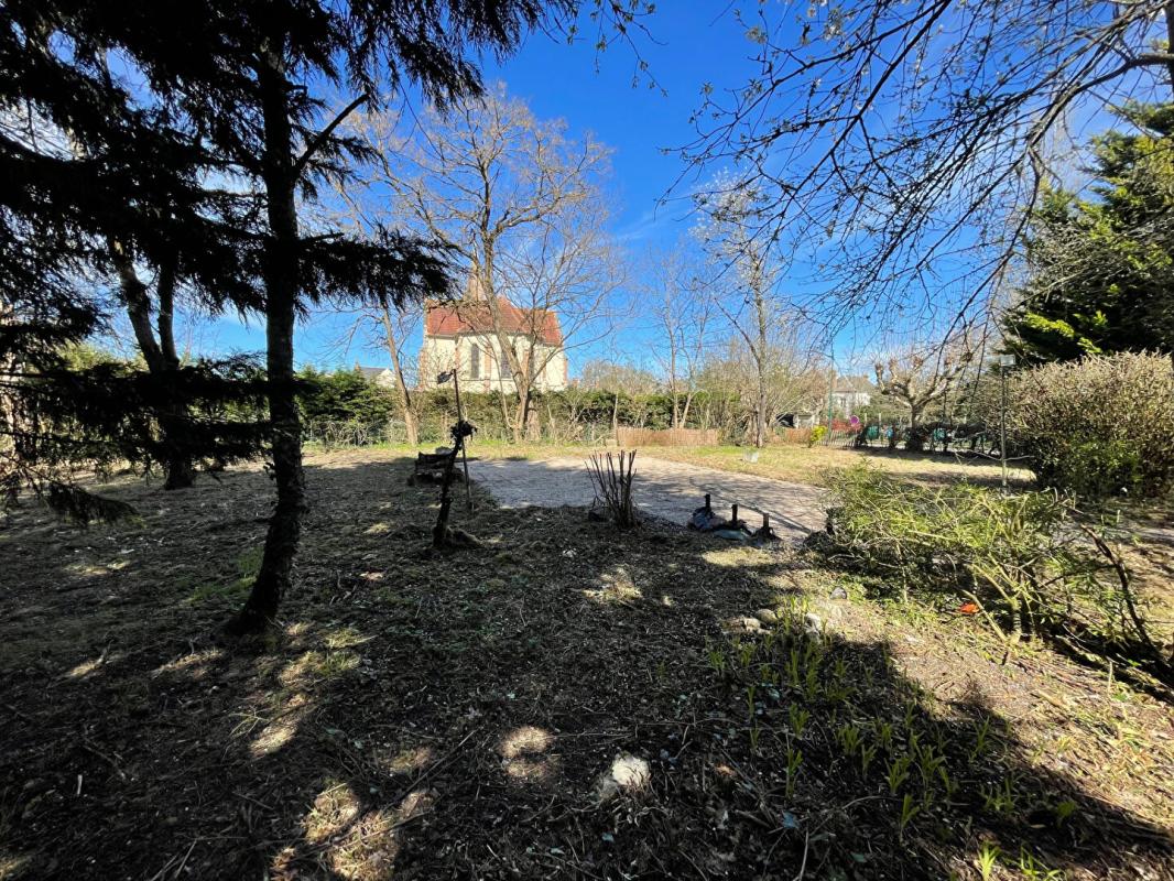 COMBREUX Exclusivité - Auberge / restaurant avec beaucoup de cachet à réhabiliter dans le centre bourg de Combreux 17
